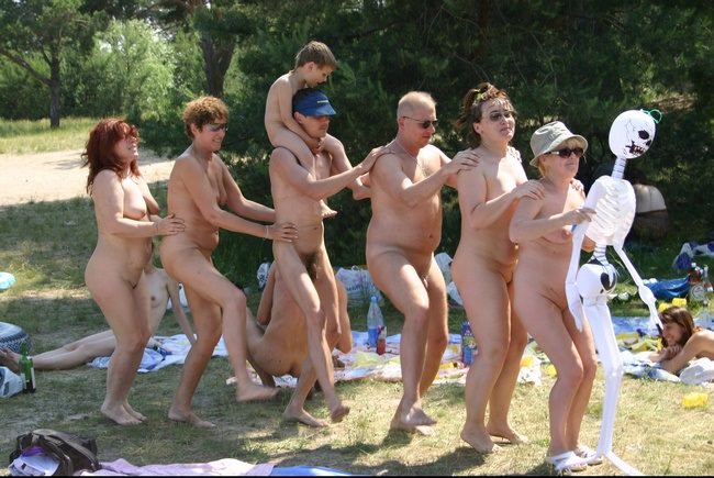 Naturists Foto - Kiew in natürlicher Freiheit [Naturism Online]